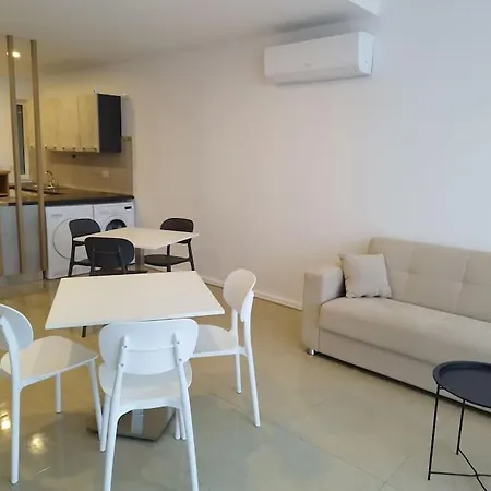 Avery Court, Block A, 18 * Сент-Полс-Бей